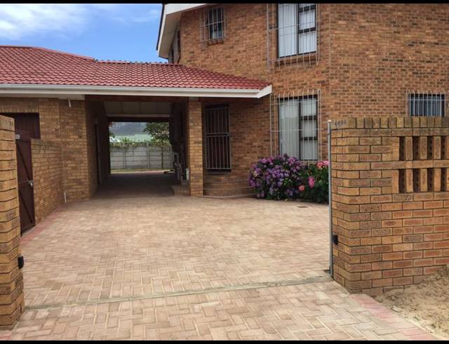 5 BEDROOM HOUSE FOR SALE IN SANDBAAI